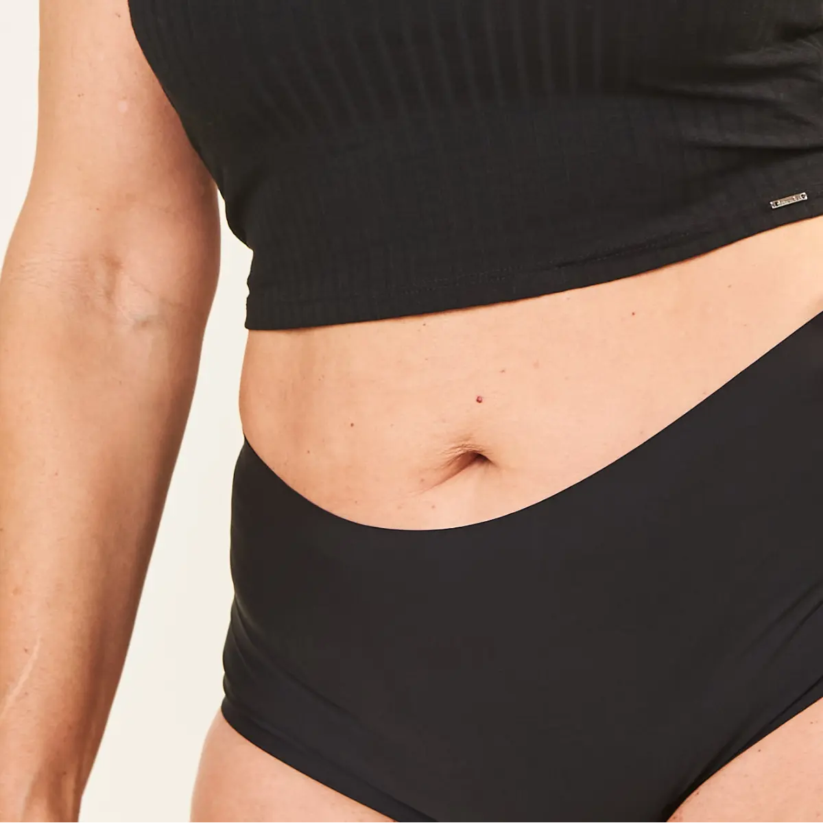 Midi Seamless Maternity & Postpartum Briefs | Light Absorption Mint Global