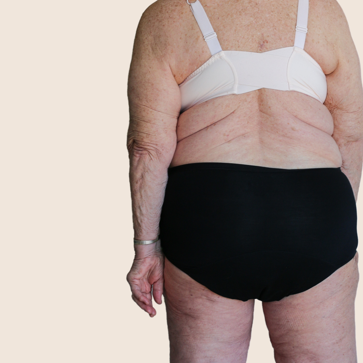 Comfort High Gift Set | 3 x Underwear + 1 x Shorts + Facial Pads